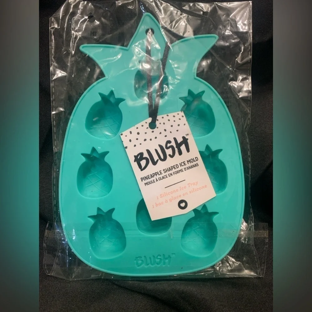 Pineapple Ice Cube Tray, NWT, silicon material.